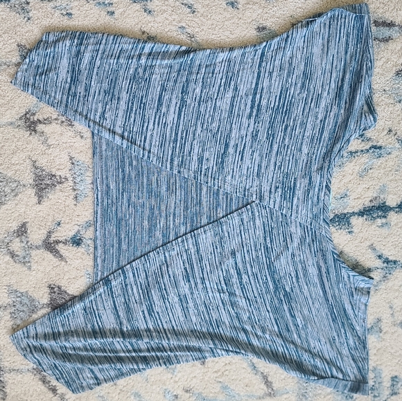 Maurices Open Back Split Back Top - Picture 4 of 9